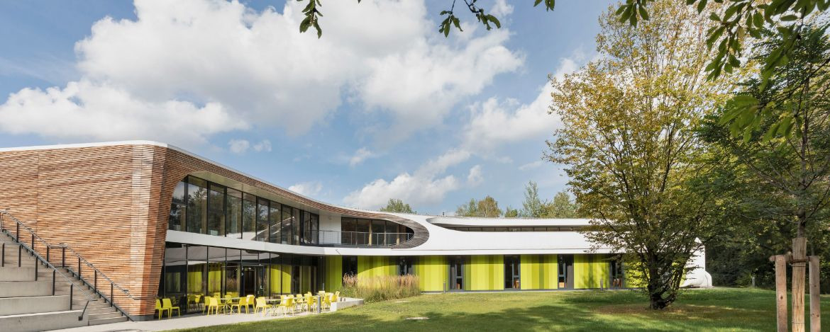Außenansicht der modernen und innovativen Jugendherberge Bayreuth