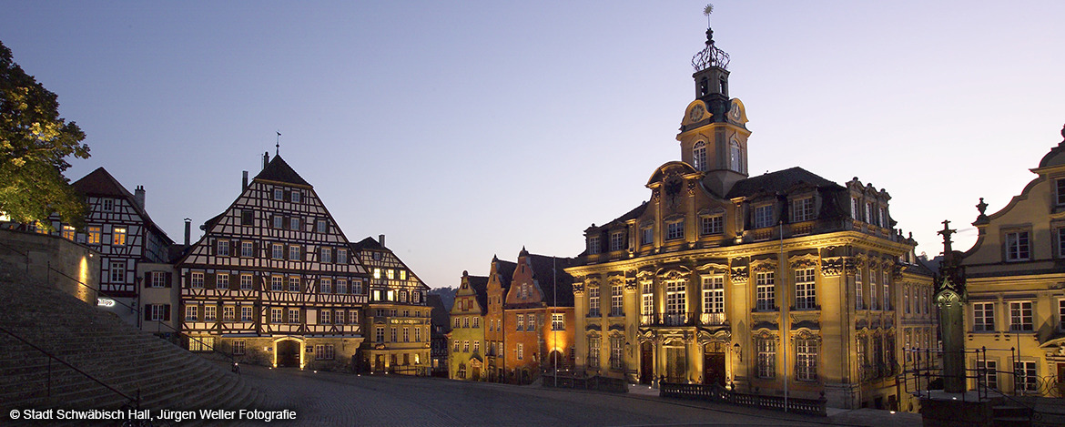 Marktplatz, Rathaus und historische Gebäude in Schwäbisch Hall