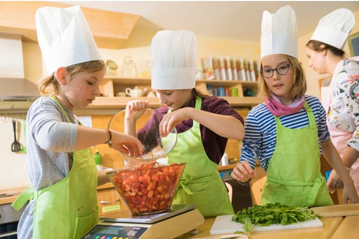 Jugendherberge Mühldorf am Inn: gemeinsames Kochen macht einfach Spaß