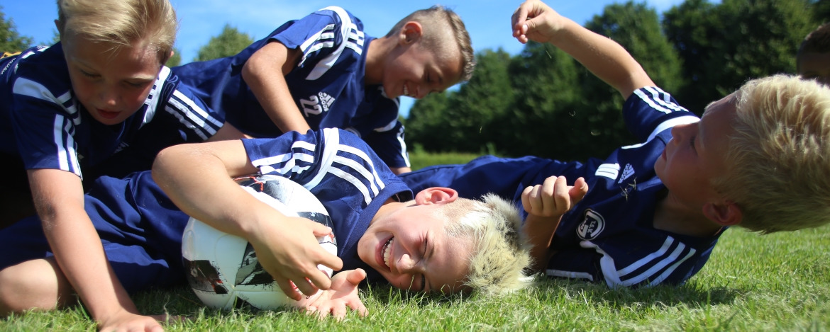 Fussballspiel bei der Ferienfreizeit in Flensburg