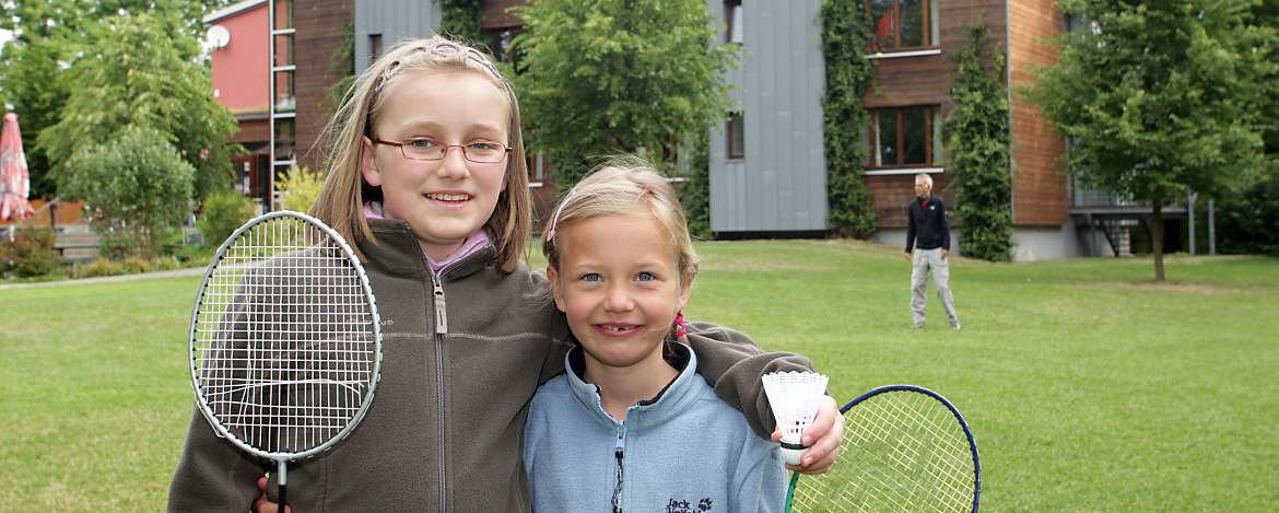 Badminton: Sport und Spiele auf dem Gelände der Jugendherberge Essen