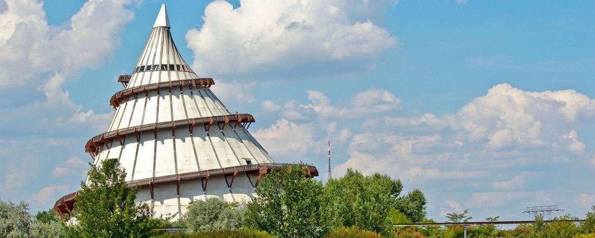 Der Jahrtausendturm im Elbauenpark