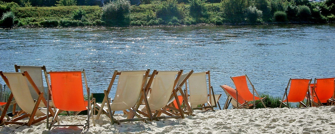 Strandbar an der Elbe
