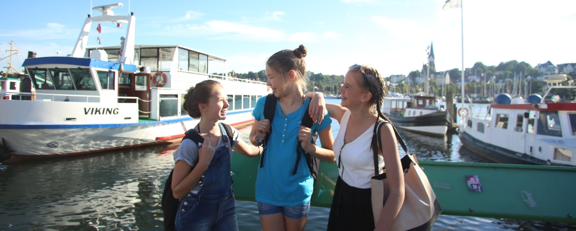Schulklasse am Flensburger Hafen