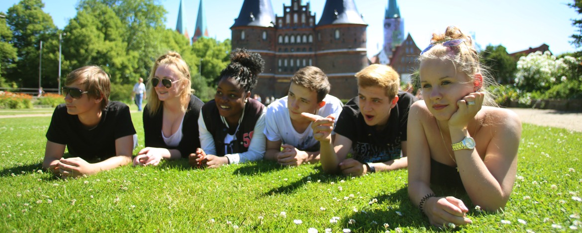 Klassenfahrten Lübeck - Vor dem Burgtor
