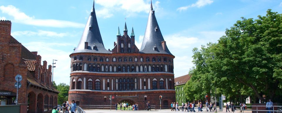 Reiseangebote Lübeck - Vor dem Burgtor