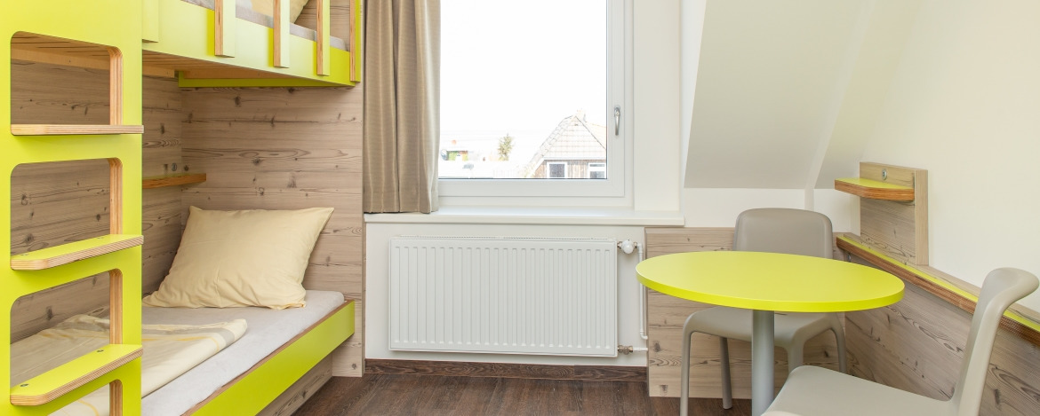 Moderne Zimmer der Jugendherberge Amrum