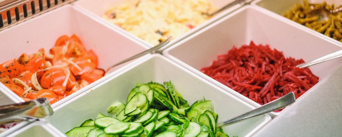 Vielseitiges und gesundes Salatbuffet in der Jugendherberge Berchtesgaden