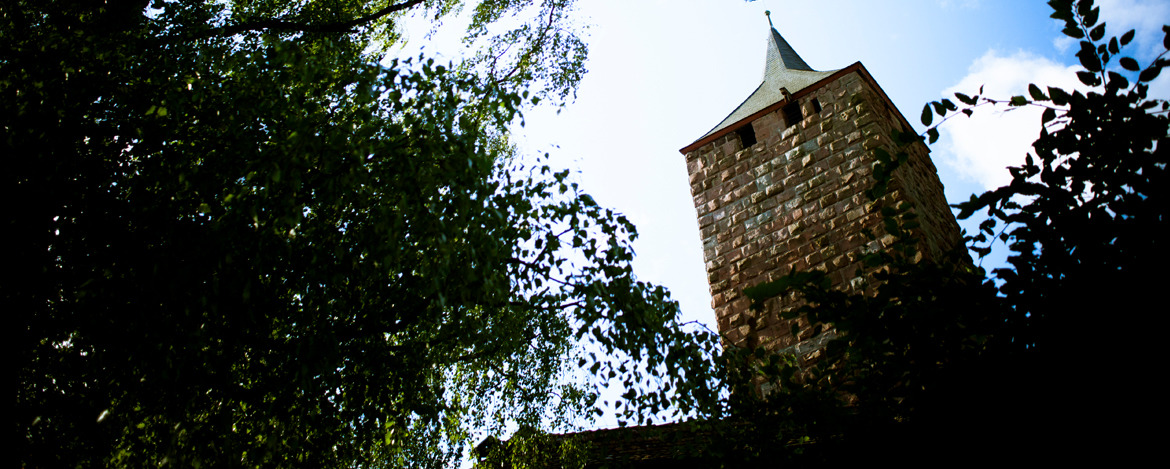 Blick auf einen Turm der Burg Rothenfels