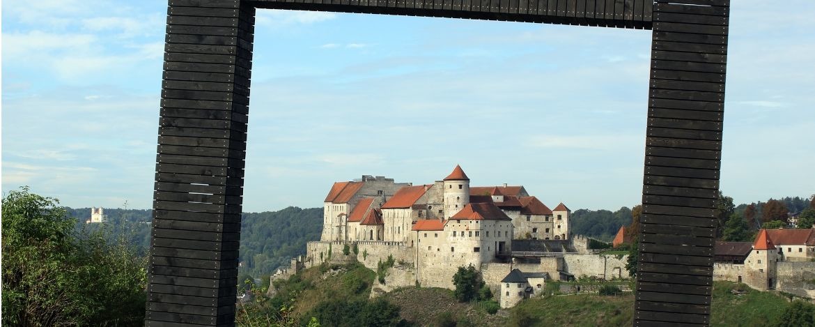 Wunderschöner Blick auf die weltlängste Burg in Burghausen