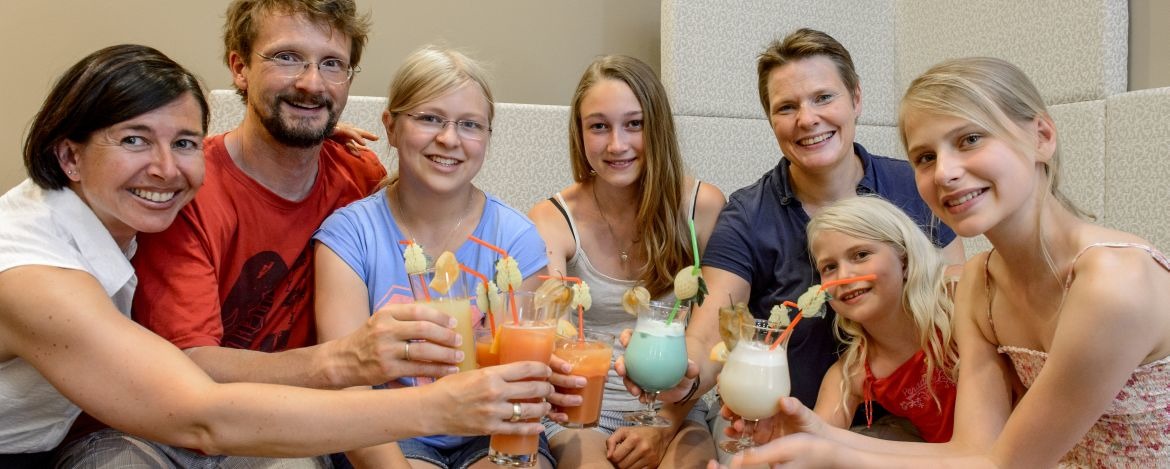 Familie im Bistro