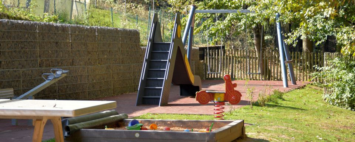 Spielplatz im Außenbereich der Jugendherberge Weiskirchen