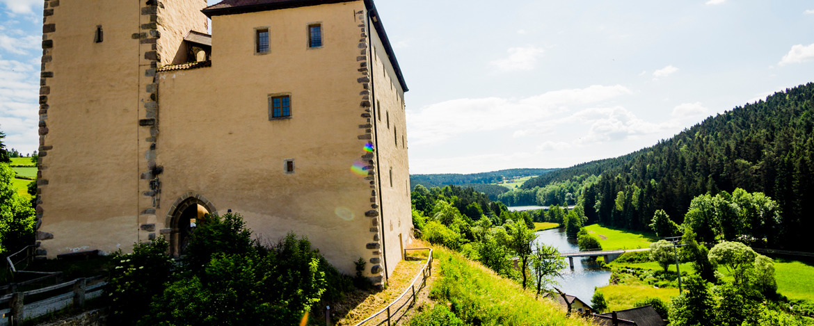 Wunderschöne Außenansicht der Burg Trausnitz 