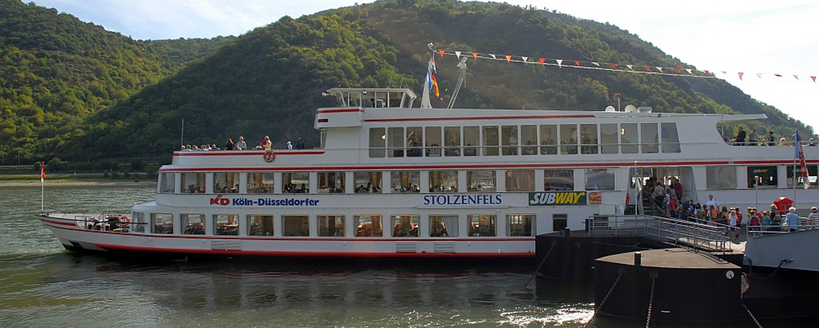 Ausflugsschiff auf dem Rhein