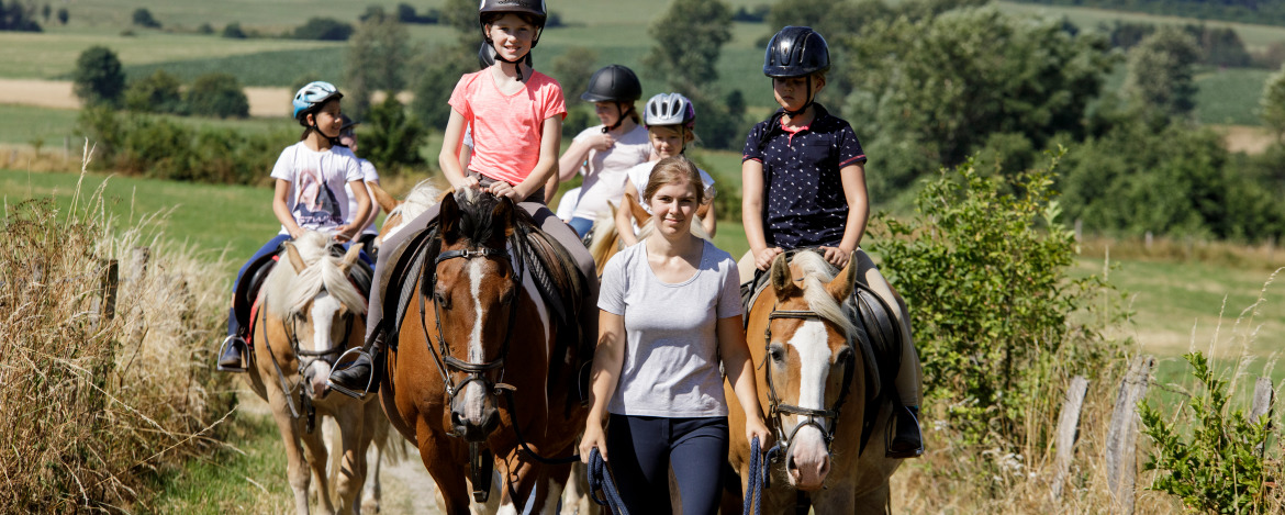 Schöne „Pferien“ in der Eifel: Eine Ferienfreizeit der Jugendherberge Nideggen für Anfänger und fortgeschrittene Pferdeflüsterer