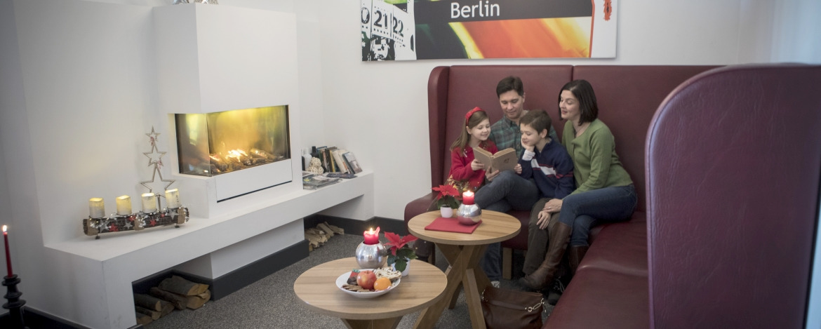 Gemütliche Kaminecke der Jugendherberge Berlin Ostkreuz