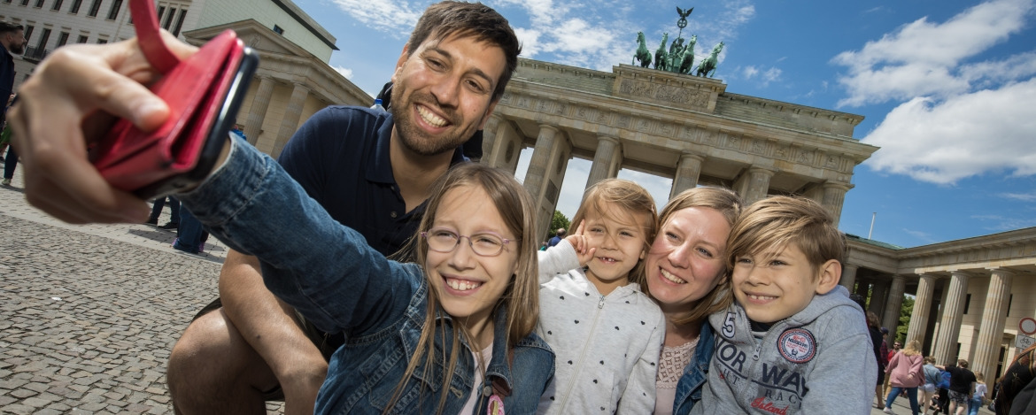 Familie am Brandenburger Tor