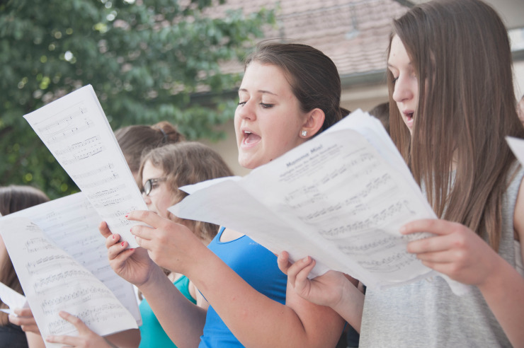 Chorgruppen werden in der Saldenburg zu wahren Minnesängern