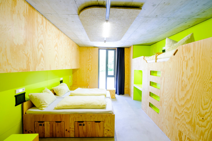 Modern gestaltete Mehrbett-und Familienzimmer mit Du/WC in Bayreuth