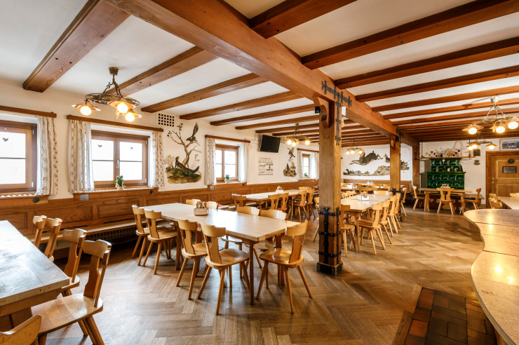 Großzügiger und freundlicher Aufenthalts-und Speisesaal in Bayrischzell-Sudelfeld