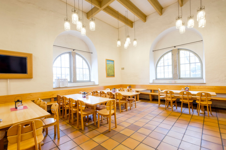 Speisesaal in der Jugendherberge Rothenburg ob der Tauber
