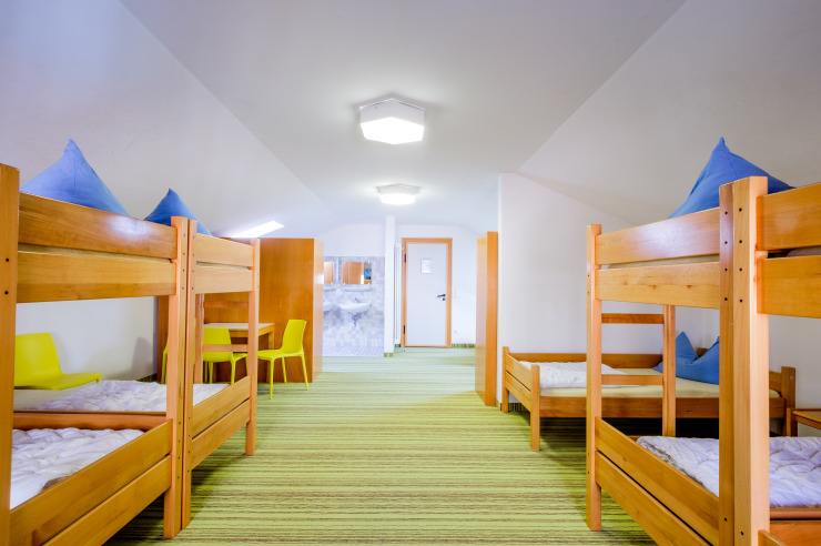 Mehrbettzimmer mit 9 Betten in der Jugendherberge Walchensee Urfeld