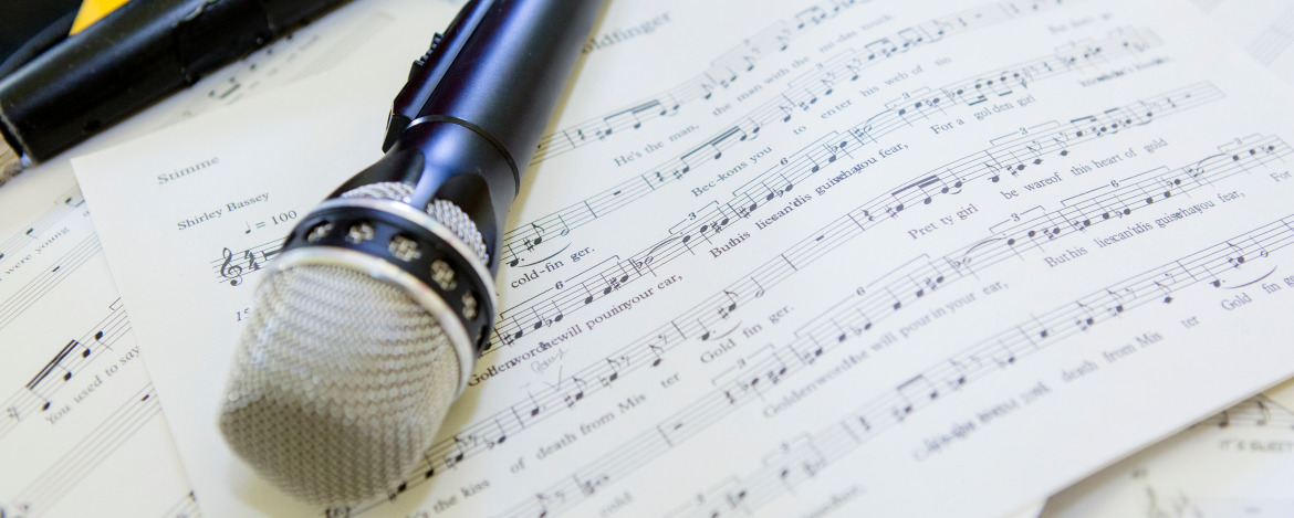 Mikrofon und Noten