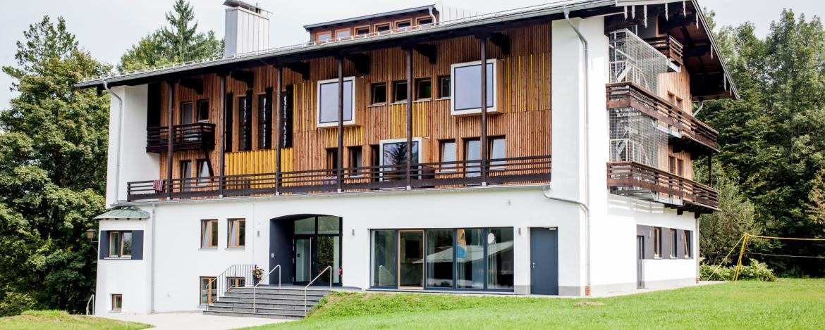 Außenansicht Haus Untersberg der Jugendherberge Berchtesgaden