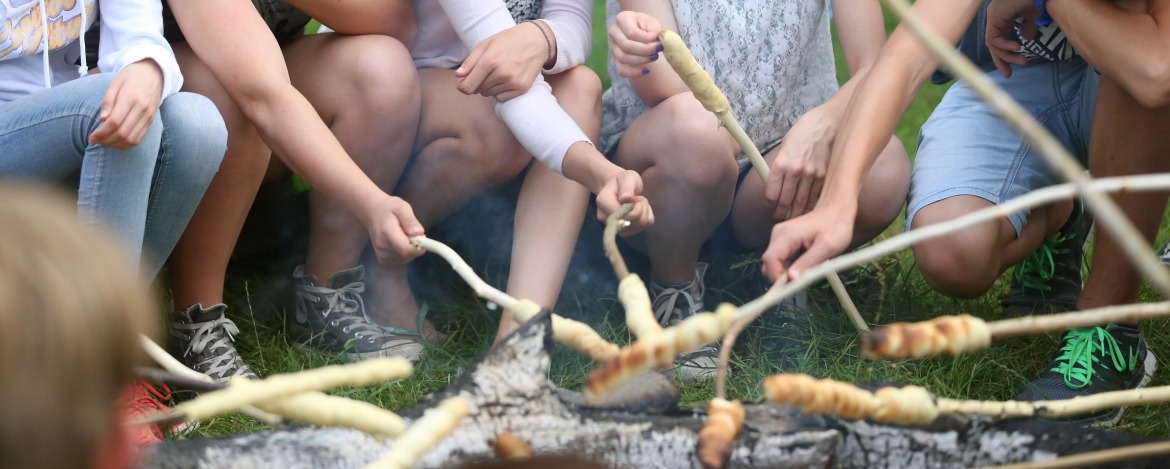 Lagerfeuer auf der Kinderfreizeit