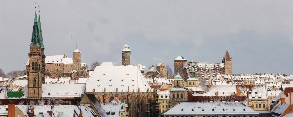Die Altstadt von Nürnberg mit der Kaiserburg und der Kultur|Jugendherberge Nürnberg
