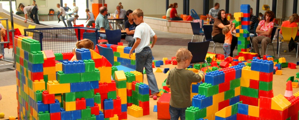 Spiel-Spaß im verhexten Spielhaus